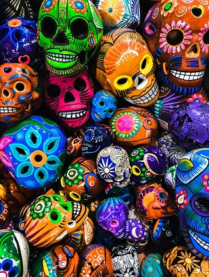 Colores, flores y bailes para celebrar el “Día de los muertos” en México